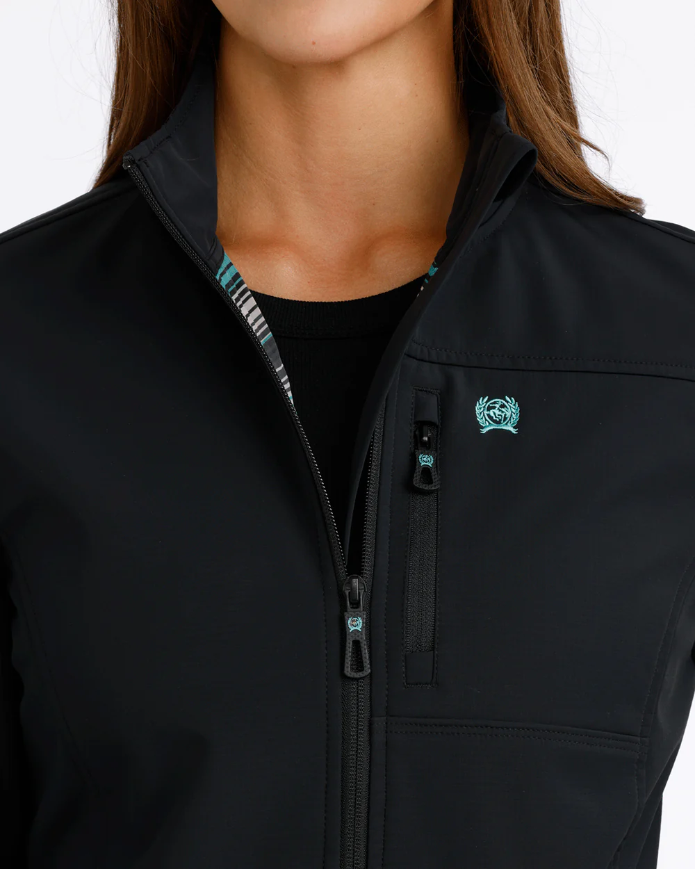 Cinch Women’s Bonded Jacket front zipper detail