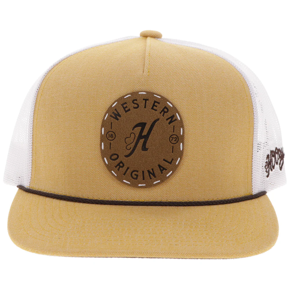 Gorra "Spur" Color Tan/Blanco Con Parche Circular De Piel